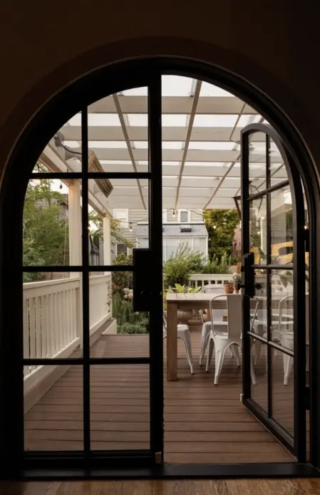 پنجره منحنی در منزل