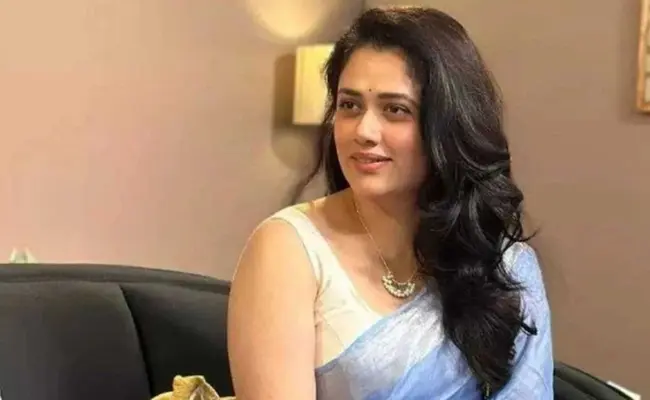 مجله زیبایی پرطرفدار، واقعیت پشت صحنه صحنه‌های بوسه را فاش می‌کند