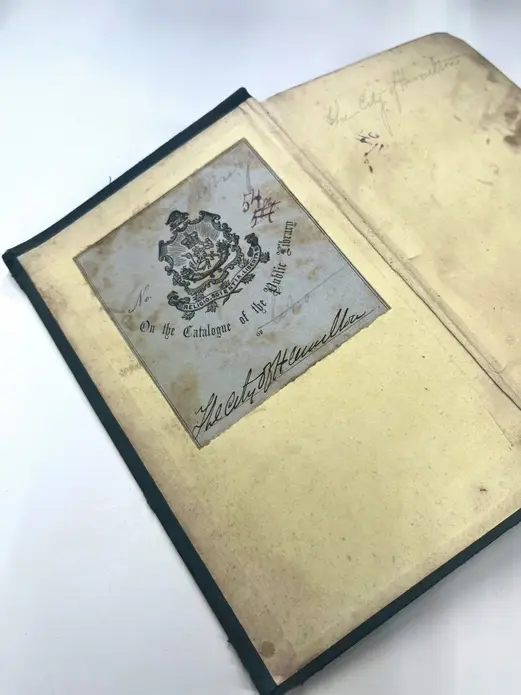 کتاب «زن برجسته» کتابخانه همیلتون.