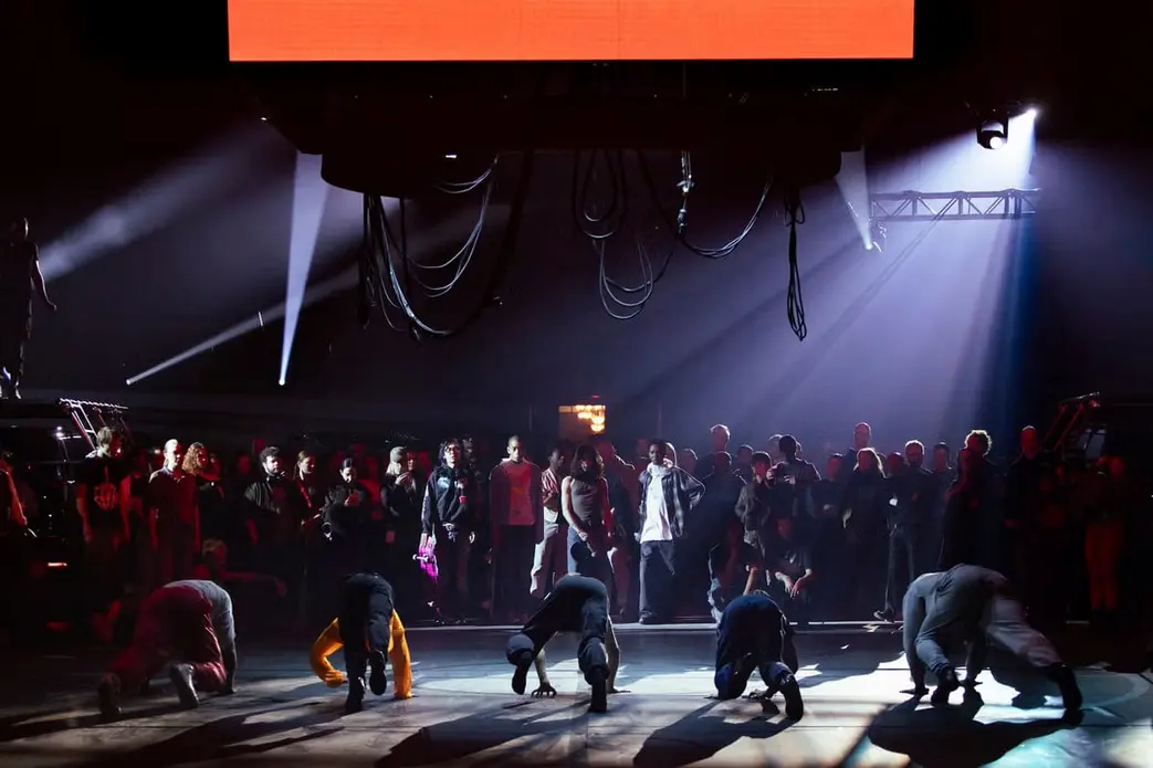 هنر معاصر، نمایشگاه‌ها، سرقت لوور، کاوز، اسلون، آنیش کاپور، جیمز تورل، پوسی رایت، آن اِنهوف، مائوریتسیو کاتالَن