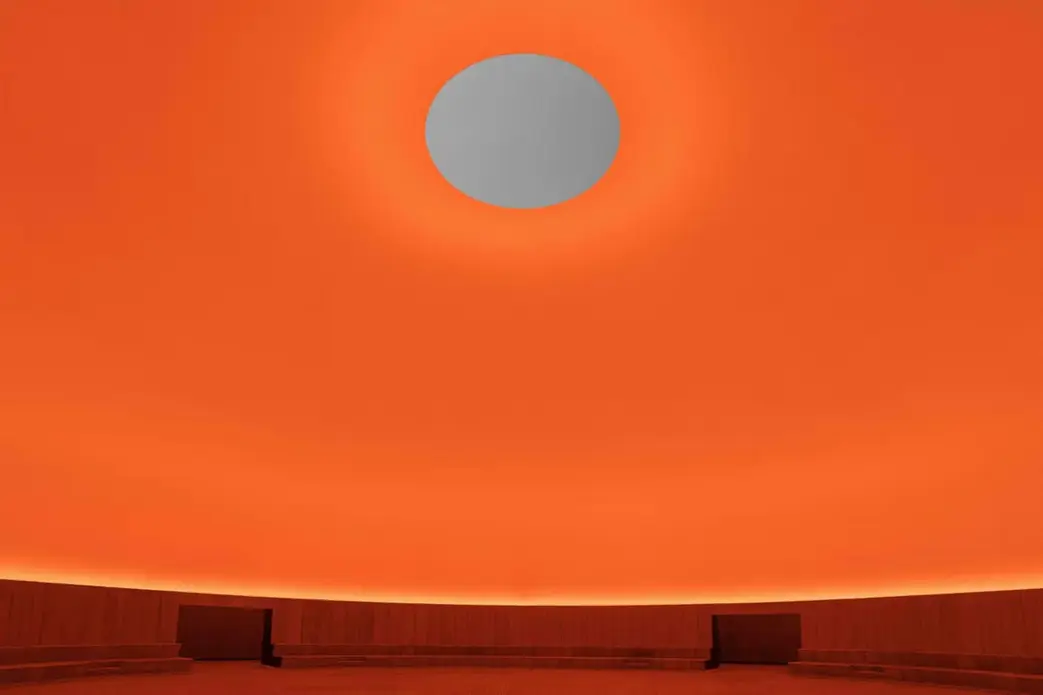 هنر معاصر، نمایشگاه‌ها، سرقت لوور، کاوز، اسلون، آنیش کاپور، جیمز تورل، پوسی رایت، آن اِنهوف، مائوریتسیو کاتالَن